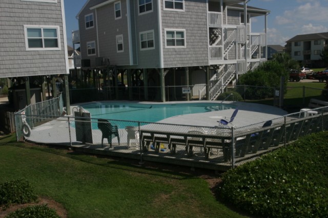 Channel Harbor pool