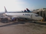 Delta B737 at ATL's Concourse E